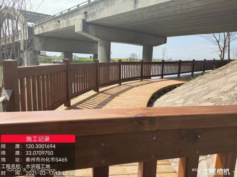 河邊木棧道，護(hù)欄